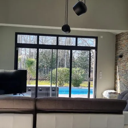 Belle Avec Piscine Au Coeur De Villa