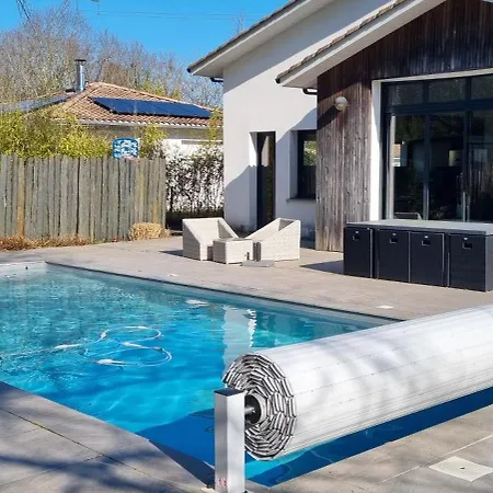 Belle Avec Piscine Au Coeur De